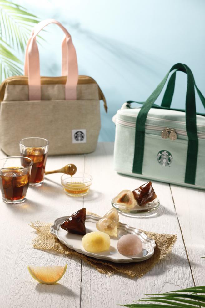 统一时代百货台北店的星巴克「夏日沁凉礼盒」，推荐价990元，27日前预购享9折优惠，结帐可再获得饮料第2杯半价优惠券。（统一时代百货台北店提供）