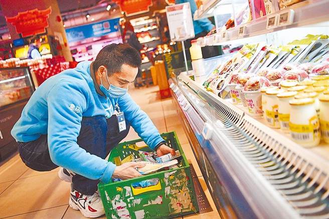 隨著上海復商復市的持續推進，更多店面有序啟動實體營業模式。（大陸超市示意圖／新華社）