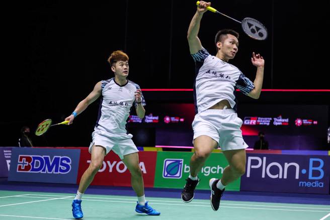 李洋（右）和队友王齐麟于泰国羽球公开赛首轮过关。（Badmonton Photo提供）