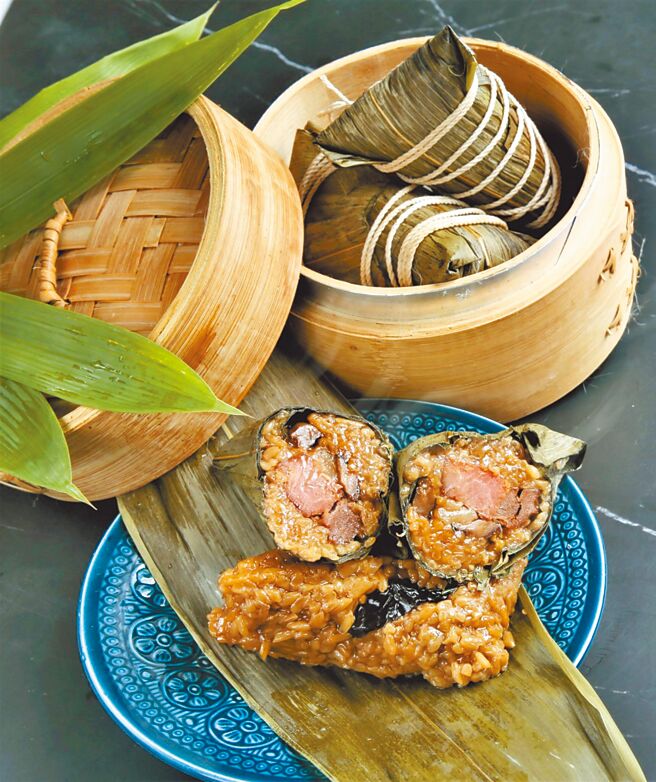 「金华火腿湖州粽」将江浙特有的金华火腿及黑毛猪入馅，滋味鲜而不腻；单颗90元。（点水楼提供）