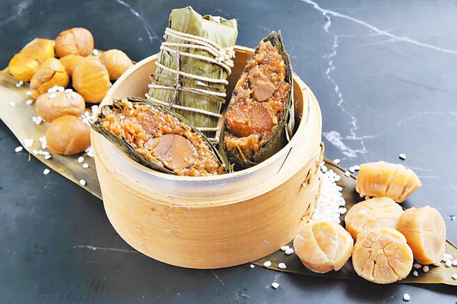 「干贝栗子湖州粽」尝得到日本北海道原粒干贝、特级甘栗及黑毛猪五花肉；单颗160元。（点水楼提供）
