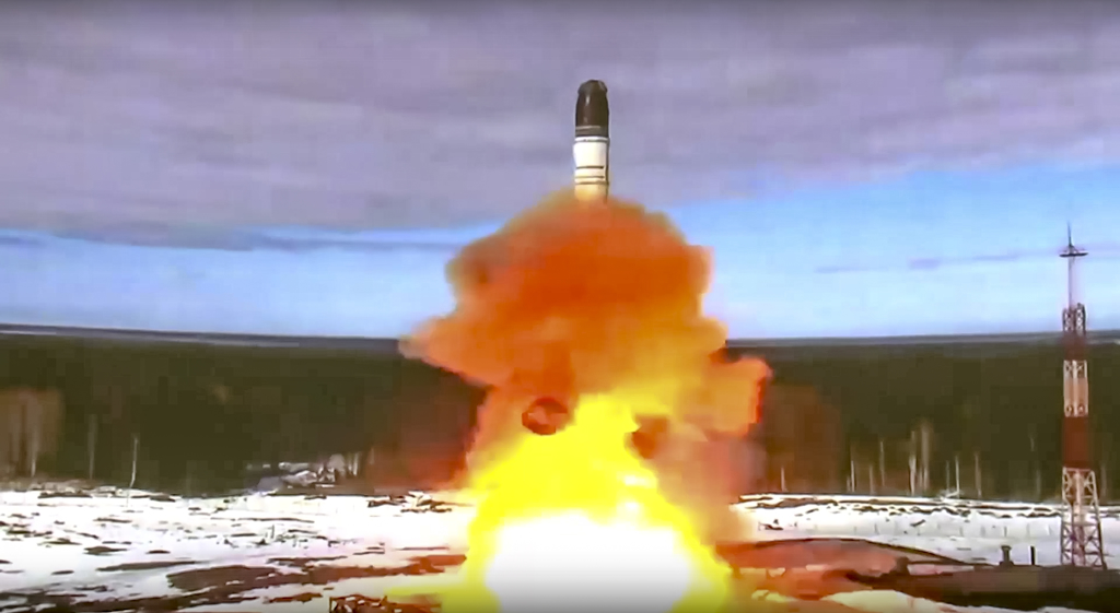 「萨尔马特」（Sarmat），也就是「撒旦二型」洲际弹道飞弹，不仅能携带10枚重型或16枚轻型分导式核弹头，还能和高超音速武器搭配使用。（俄罗斯航太/Roscosmos space agency）(photo:ChinaTimes)