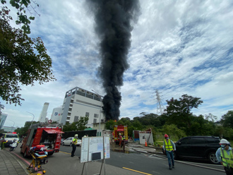 竹科亞東氣體廠房爆炸起火竄濃煙  園區短暫跳電