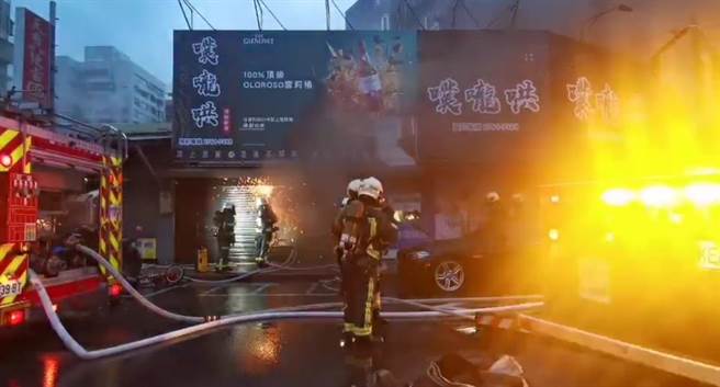 「噗咙哄海鲜餐厅」清晨火警，所幸无人伤亡。（翻摄画面）