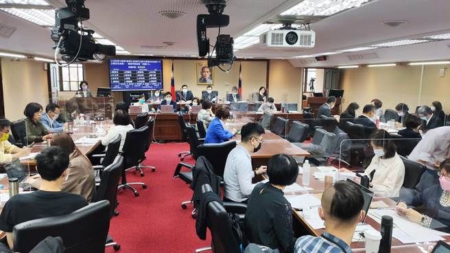 立法院卫环委员会今天邀请劳动部专案报告。（林良齐摄）