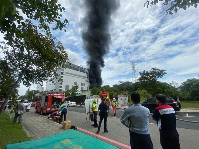 竹科氣體廠亞東氣體19日發生變電箱爆炸起火事件。（陳育賢攝）