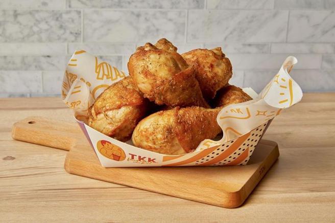 （5月23日起至5月27日止，顶呱呱友好炸鸡周「原味鸡腿组250元」，再享呱呱包铜板加购价。图／顶呱呱提供）