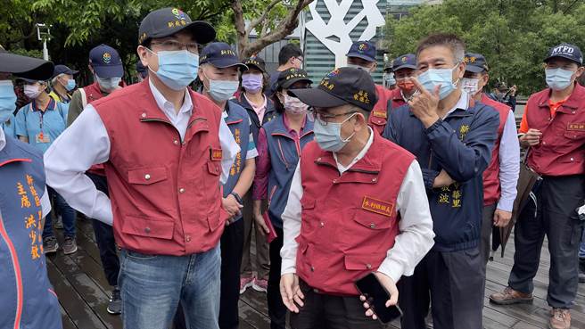 刘和然今天上午前往新庄视察汛期前防灾整备工作。（吕健豪摄）