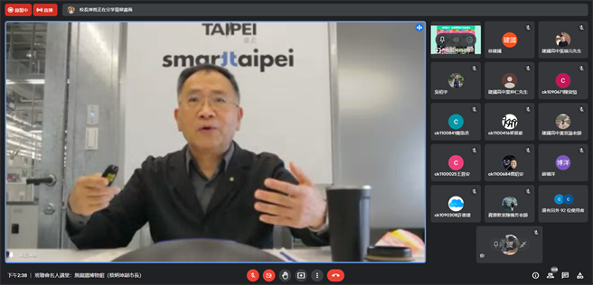 曾任建中校长的北市副市长蔡炳坤，也在18日受邀担任「自主学习课程」讲师，用视讯替建中学生上一堂文化课。（北市府提供）