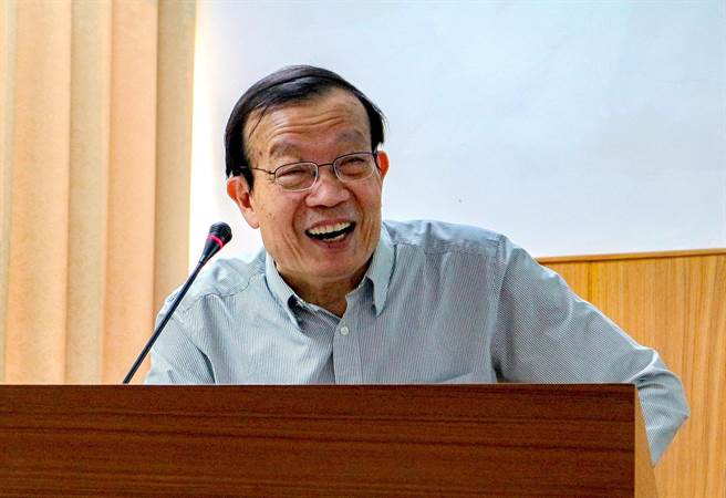 台灣師範大學英語學系校友暨講座教授黃正德，從鄉下學童成為美國哈佛大學頂尖學者，長年旅居美國的他日前返國，21日上午10時將在台師大畢業典禮發表專題演講。(台師大提供／李侑珊台北傳真)