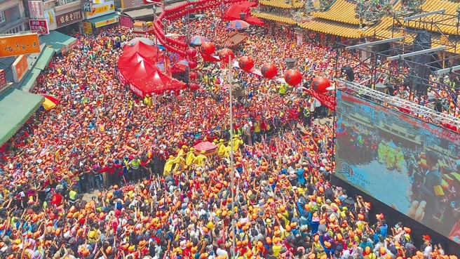 全台疯妈祖，进香盛况。(图／中时资料照片 周丽兰摄) 。