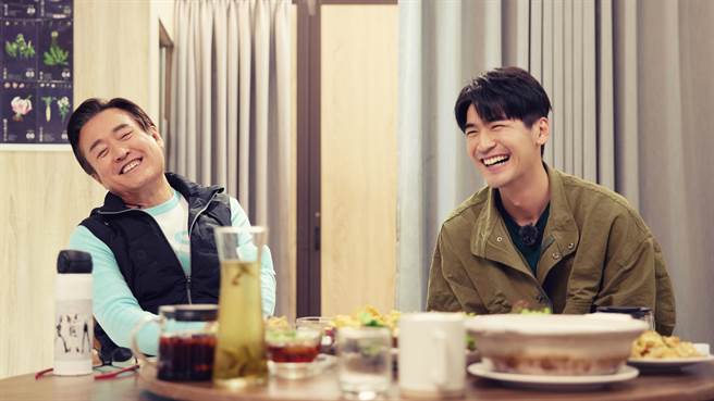 涂善存（右）特别感谢检场满足了他心中的父子相处。（MyVideo提供）