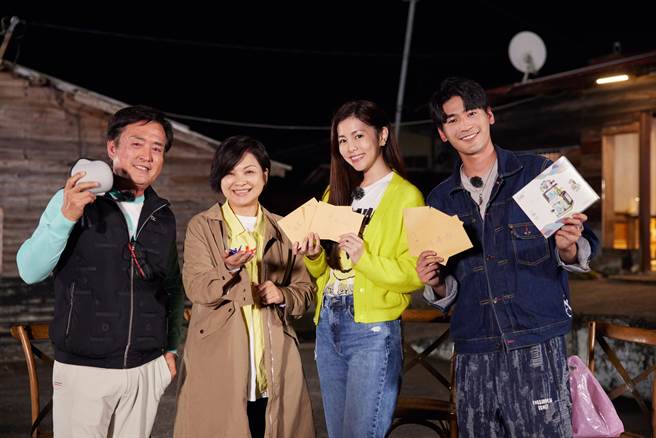 涂善存（右起）透露和任容萱、杨贵媚、检场的旅行像是获得了一家人。（MyVideo提供）