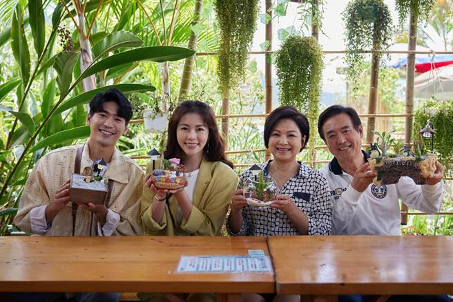  涂善存（左起）、任容萱、杨贵媚、检场结伴旅行。（MyVideo提供）