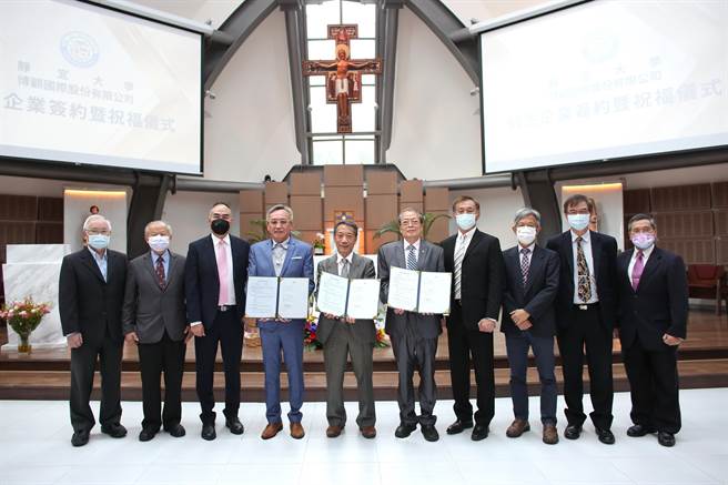 靜宜大學透過衍生企業，促使研發成果與技術移轉發揮最大效益；並為師生的創業、學生實習與就業及永續發展等締造新局。（靜宜大學提供）