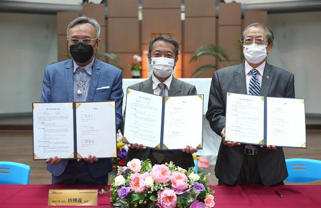 靜宜大學鼓勵更多教師帶著研發成果，實現創業夢想，打造更美好的未來。（靜宜大學提供）