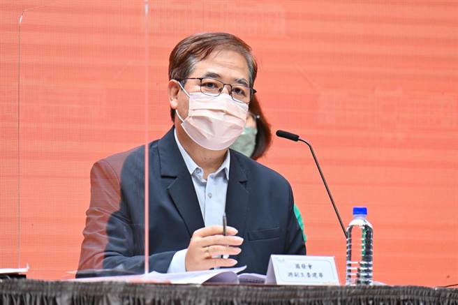 國發會副主委游建華於行政院會後記者會表示，待5月底主計總處重新修正，參考修正完的資料再來評估。（行政院提供）
