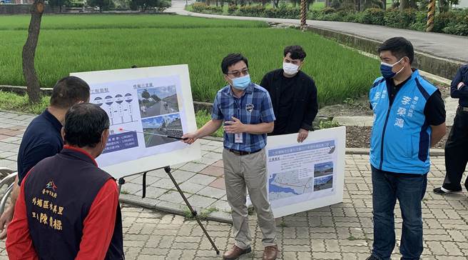 觀旅局觀光工程科長廖偉志說，配合環島自行車道升級暨多元路線整合推動計畫，將設置路牌、標線劃設、AC路面鋪設等。（李榮鴻服務處提供）