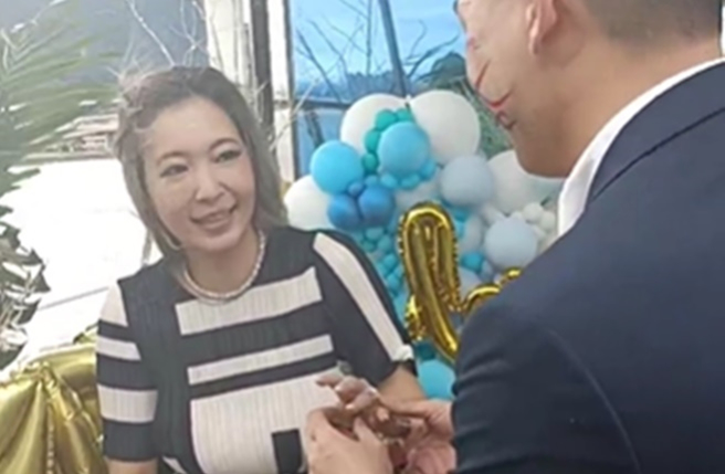 Makiyo開心接受男友求婚。（圖／翻攝自Makiyo new 川島茉樹代臉書）