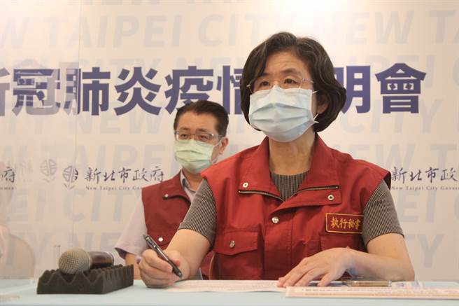 新北市每天约有4000到6000人未收到居隔单，而居隔单日期也常有错误发生，外界质疑，不是民眾自填资料有误，而是系统出错。对此，新北市卫生局长陈润秋表示，居隔单日期是系统发送的，确实有错误状况。（陈慰慈摄）