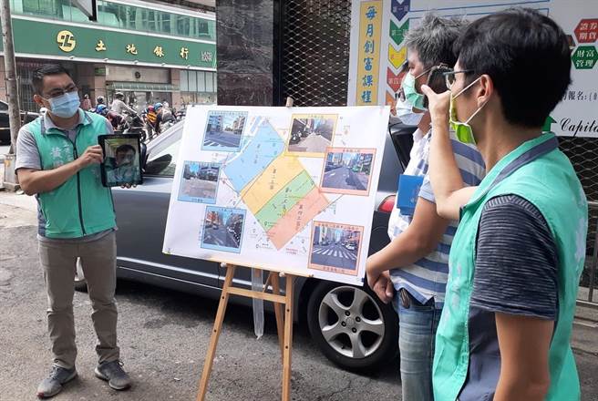 立委黃國書爭取自來水管汰換經費6千萬元，他確診居家隔離仍以視訊主持會勘，關心地方建設。（陳淑芬攝）