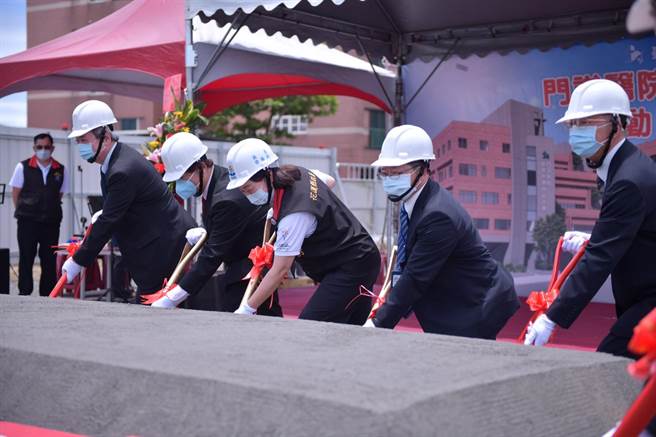 花莲门诺健康管理中心开工动土，门诺会医疗财团法人董事长赖史忠、总执行长张文信等人，感谢各界对门诺的肯定。（门诺医院提供／王志伟花莲传真）