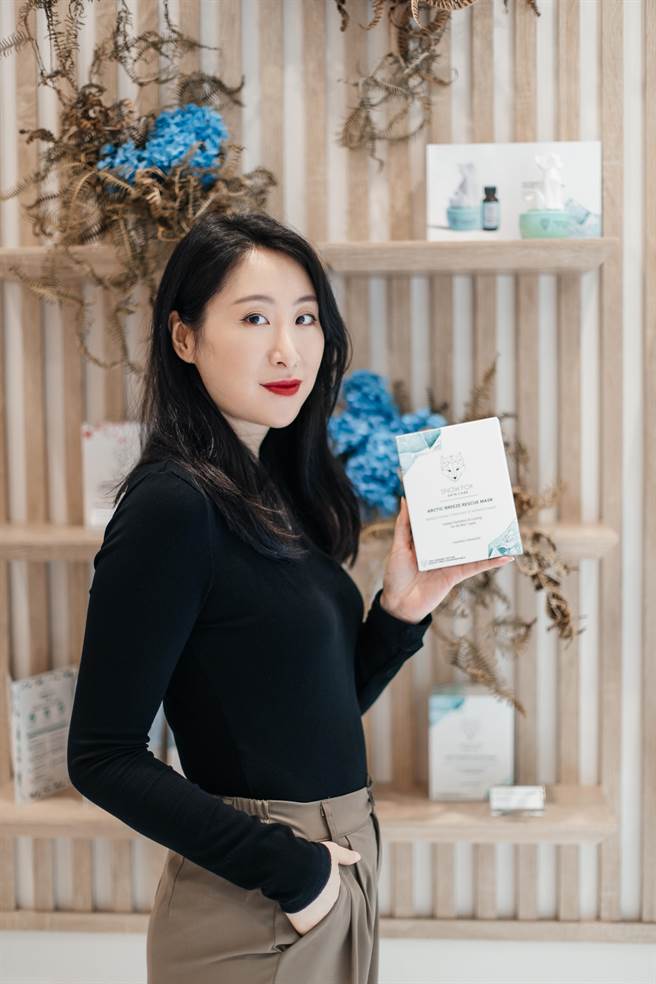 Snow Fox創辦人Pheobe於門市照。（Snow Fox提供）