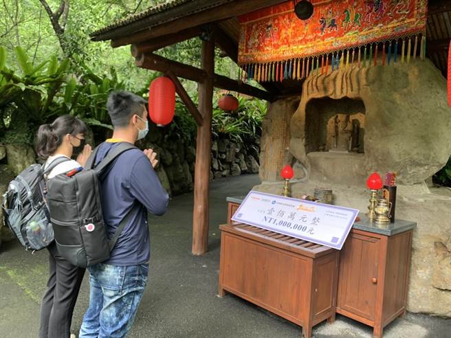 九族万山神石水源宫的土地公，是很多游客必到景点。（九族提供／廖志晃南投传真）