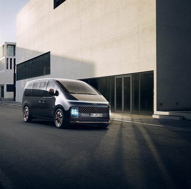 南陽實業發表HYUNDAI STARIA CEO未來旗艦商旅。（南陽提供）