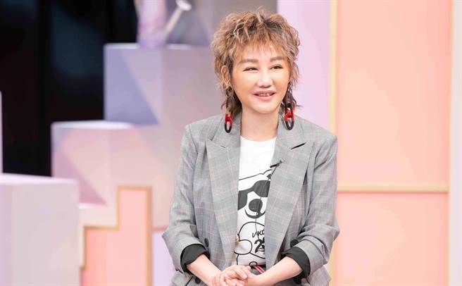 蓝心湄带领团队替素人进行改造。（TVBS提供）