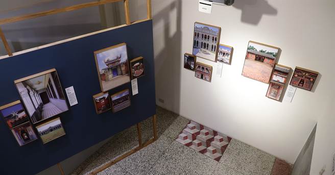 「老宅．曾经－台湾百年民宅之美」特展开幕记者会19日举行，现场展出50间台湾百年老宅的照片，再一次向台湾的老房子致敬。（季志翔摄）