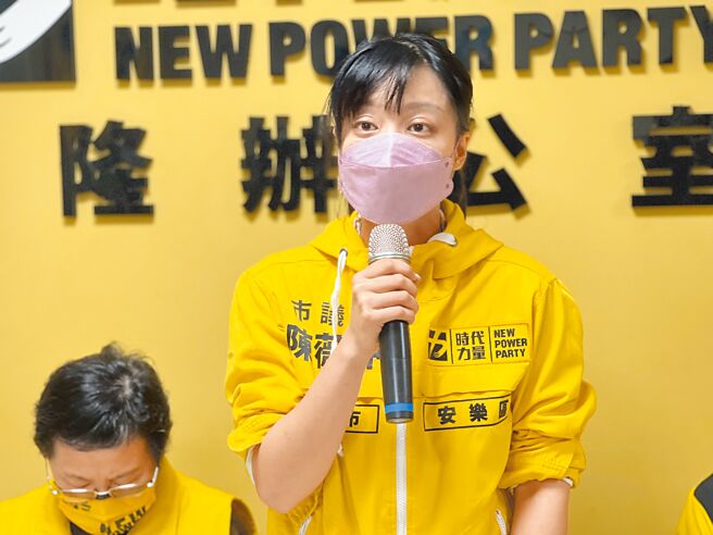 基隆市现任议员陈薇仲宣布放弃连任，不排除投入基隆市长或立委选举。（陈彩玲摄）