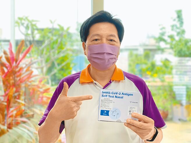 民进党桃园市长拟参选人郑宝清呼吁政府普发1000元，补助民眾1000元用来购买快筛，也能稍稍弥补民眾因疫情影响所带来的损失。（郑宝清提供／赖佑维桃园传真）