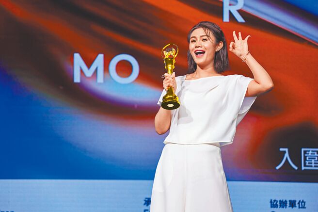 朱海君昨担任揭奖嘉宾，碰巧揭晓出自己入围台语歌后大奖。（罗永铭摄）