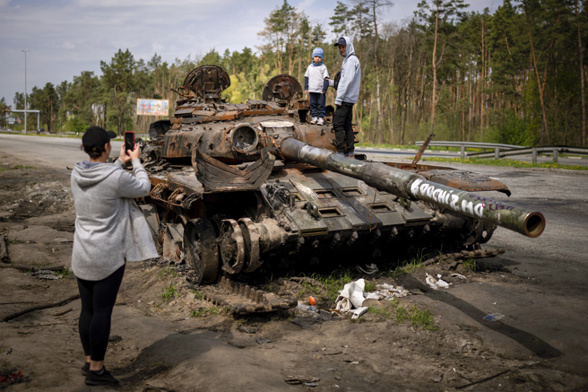 影》烏軍展示「Z坦克墓地」 激戰後戰場畫面震撼曝光