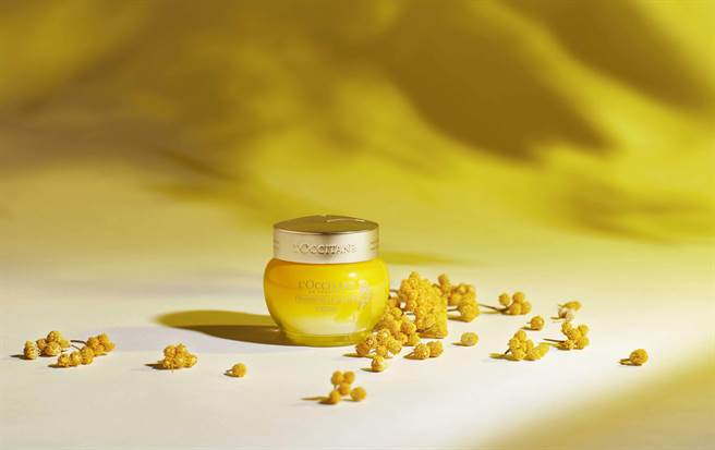 欧舒丹蜡菊赋活极萃霜形象照。（欧舒丹提供）