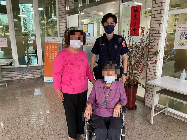 92岁老妇常思及少女时代，位于梧栖区内一处旧称「鸭母寮」的娘家，日前迷途后，热心员警连繫其家人助返家。（民眾提供／卢金足台中传真）