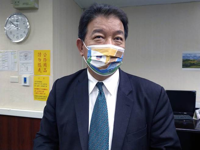 台南市议长郭信良批评市府发放防疫包的行政效率太差。（洪荣志摄）