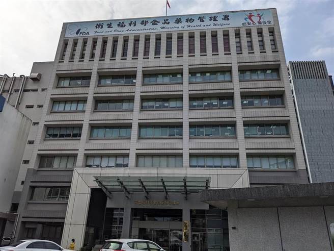 食藥署因應企業向經濟部提出引進試劑的需求，即起開放企業賺專案進口試劑，每個員工限購100劑。（資料照）