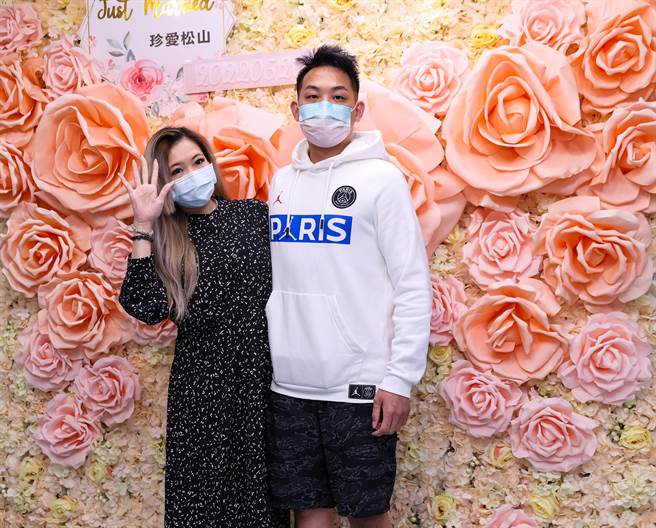 Makiyo和老公小金特地选在520登记结婚。（罗永铭摄）