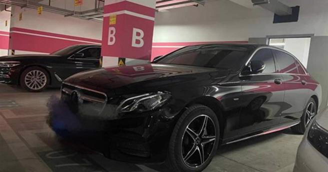 中國一名男子把賓士車借女友開，卻被戴綠帽。（圖／翻攝自極目新聞）
