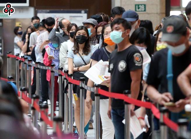 劳工职业灾害保险及保护法在今年5月1日上路，其中家事移工为强制纳保对象。（报系资料照）