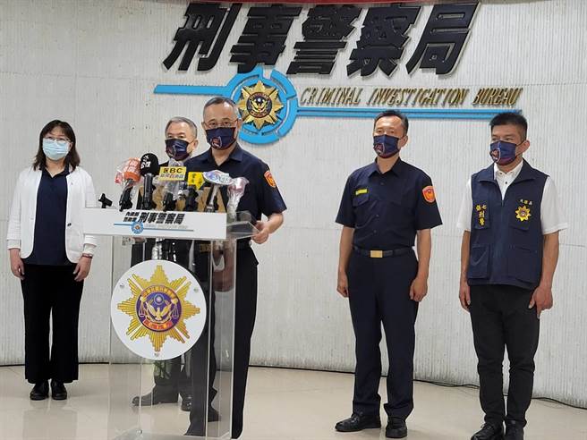 警政署长陈家钦与林务局召开记者会说明查缉专案。(林郁平摄)