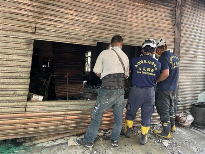 汤姓屋主因工作不在家，回家时已呈焦黑一片。（洪靖宜摄）