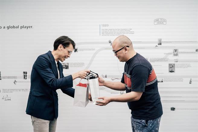 卡尔蔡司台湾总经理章平达（左）、好赵电影负责人 赵维杰（右）。（好赵电影提供）