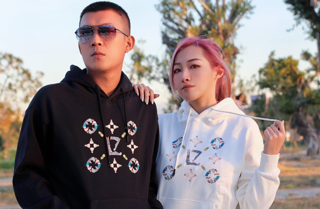 網紅鳳梨與女友歐菈穩定交往。(鳳梨 吳泓逸臉書)