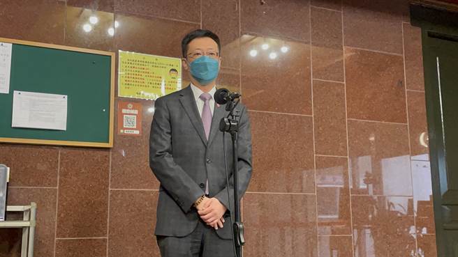 民进党新北市立委张宏陆表示，侯友宜有他政治上的目的，新北防疫做得好不好，很多新北市民都知道。（叶书宏摄）