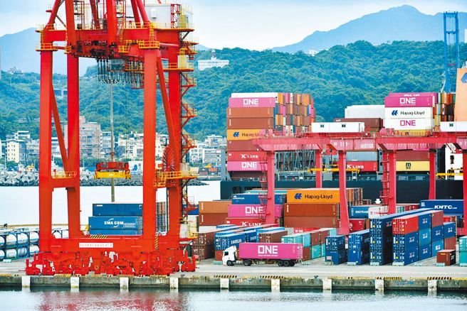 与去年同期相比，外销订单减少30.3亿美元、减5.5％。图／本报资料照片