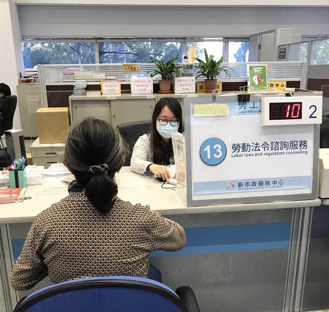 台中市劳工局提醒，企业实施无薪假应经过劳工同意，呼吁企业应落实，并检附相关资料与通报表件，通报劳工局。(劳工局提供／谢琼云台中传真)