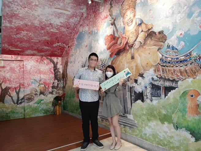 520適逢農曆嫁娶好日子，台南市不少新人選在這天登記結婚。（台南市府北戶政事務所提供／程炳璋台南傳真）